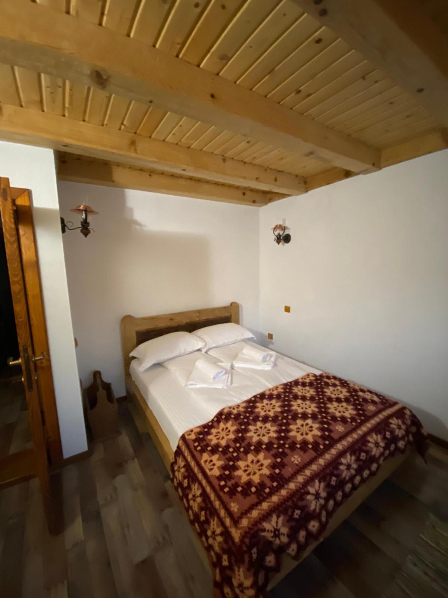 Casa Cu Sindrila Vila Vălenii de Munte Exterior foto